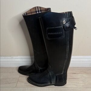 Vintage Authentic Women’s Burberry Black Rubber Rainboots